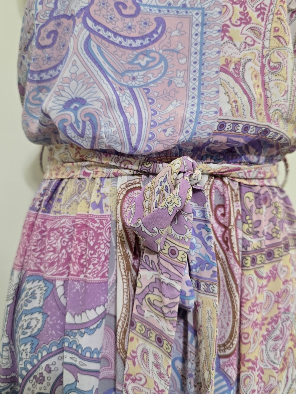 ALMOST PINK size Medium Sleeveless Paisley Print Tie Waist Maxi Dress Purple - Picture 4 of 14